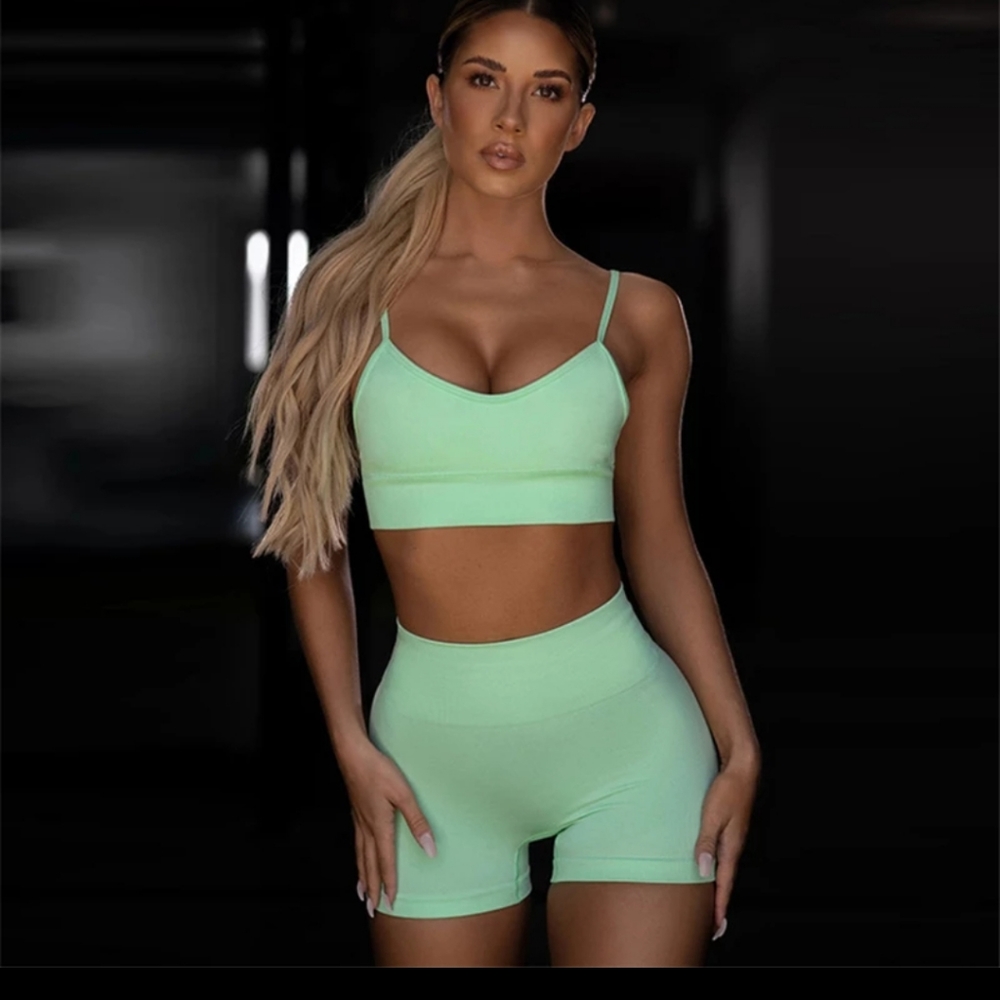 NWOT! Sexy Green Seamless Gym Set